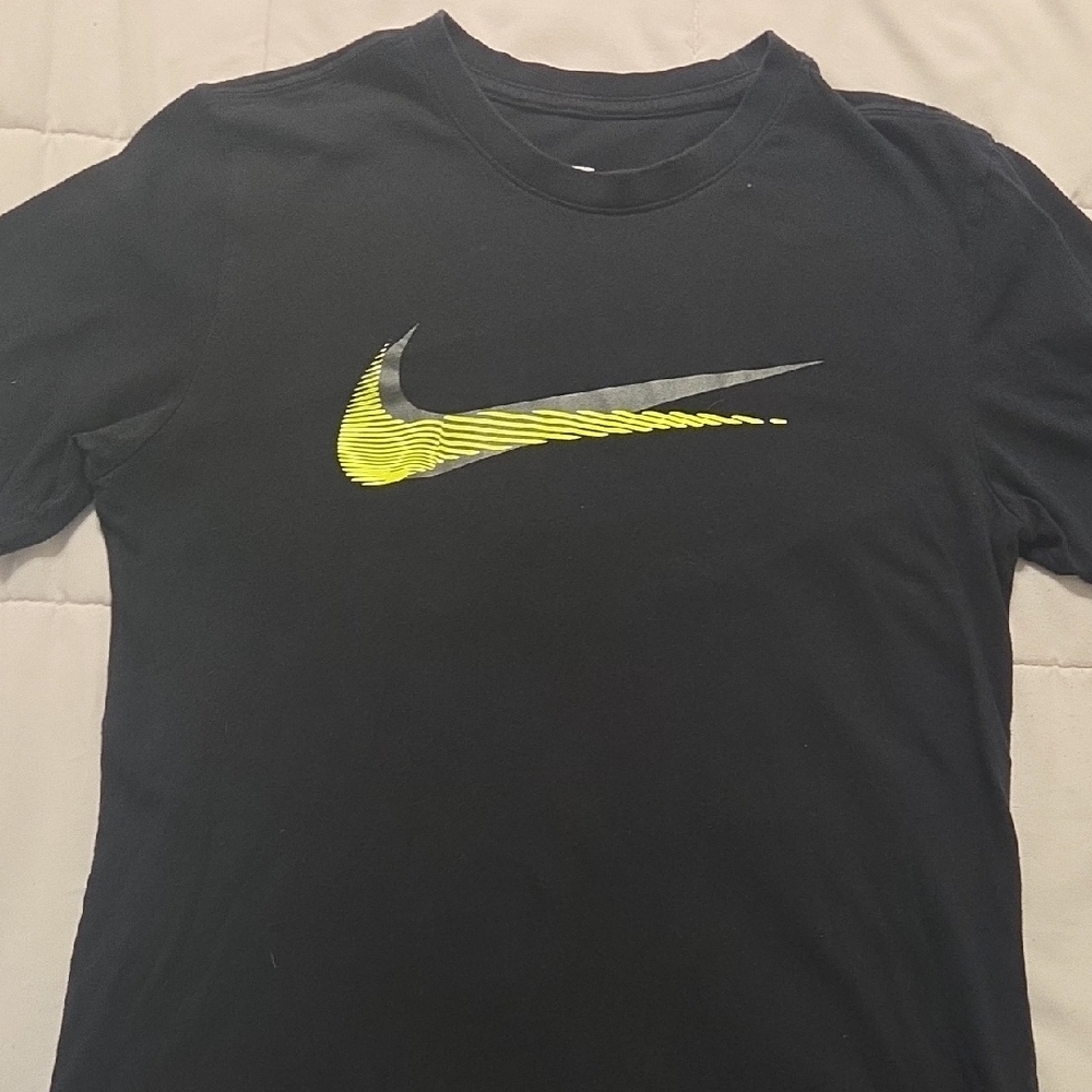 Nike Men's Black Tee with Vibrant Yellow Swoosh Small Size [1831]